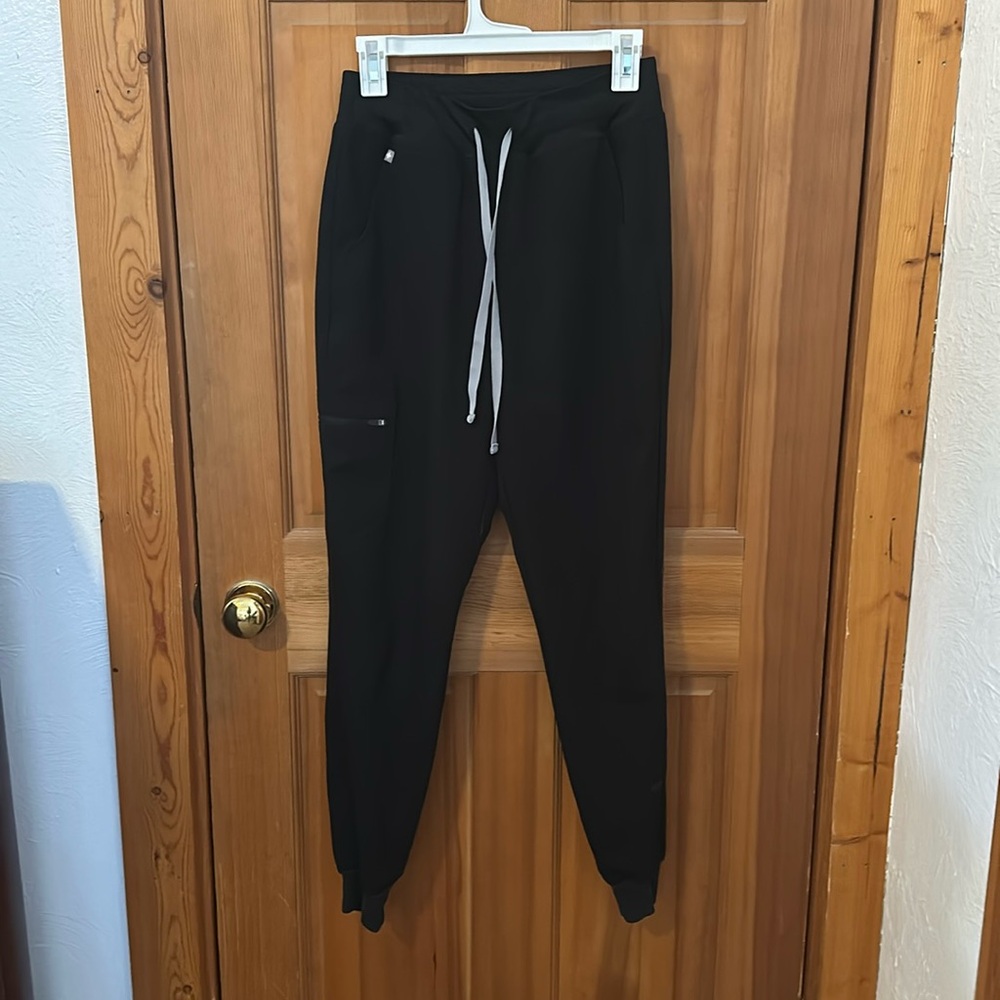 High waisted FIGS jogger scrub pants S